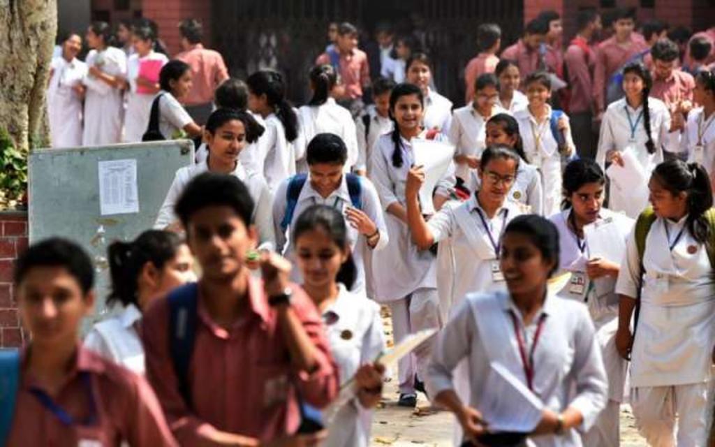 Más de 50 estudiantes en clases presenciales dan positivo a COVID-19 en la India