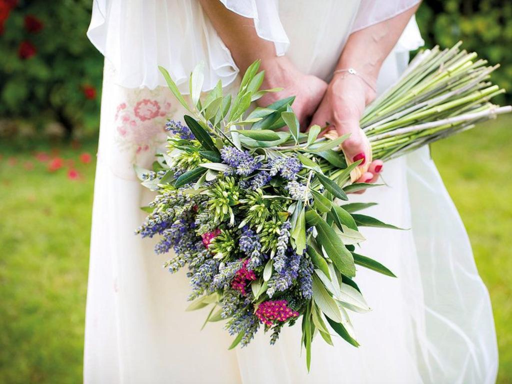 Recién casada sufre paro cardíaco poco después de la ceremonia de boda