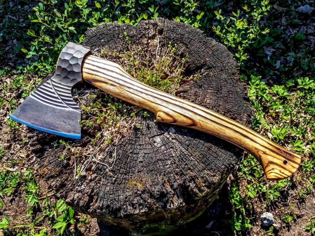 Adolescente ataca a sus padres con un hacha porque ‘no quería ir a la escuela’