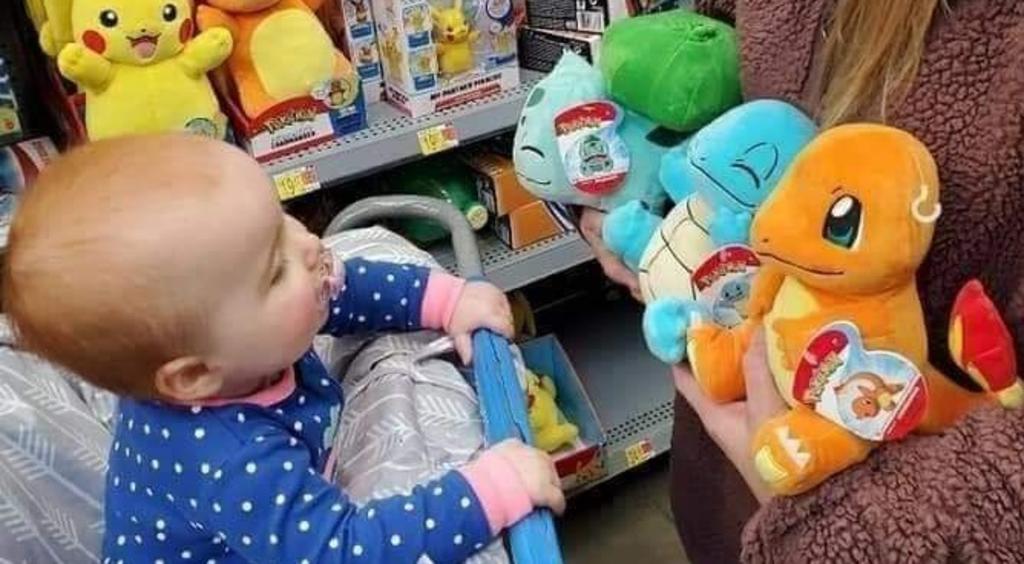 Bebé se vuelve viral al escoger a 'Charmander' como su 'Pokémon inicial'