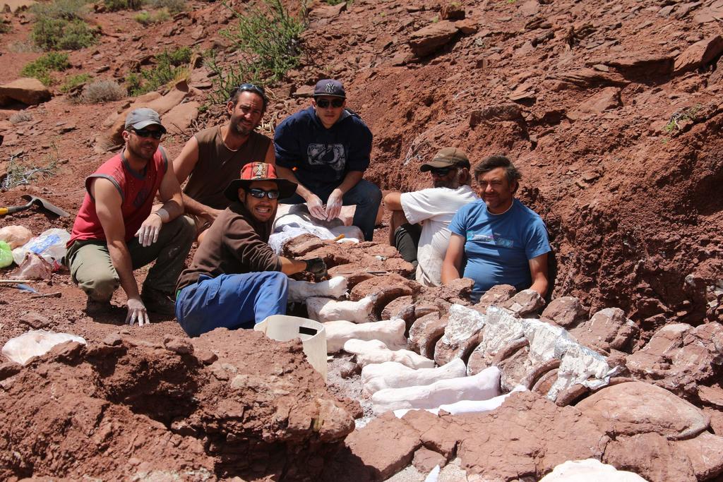 Hallan titanosaurio más antiguo en la Patagonia Argentina