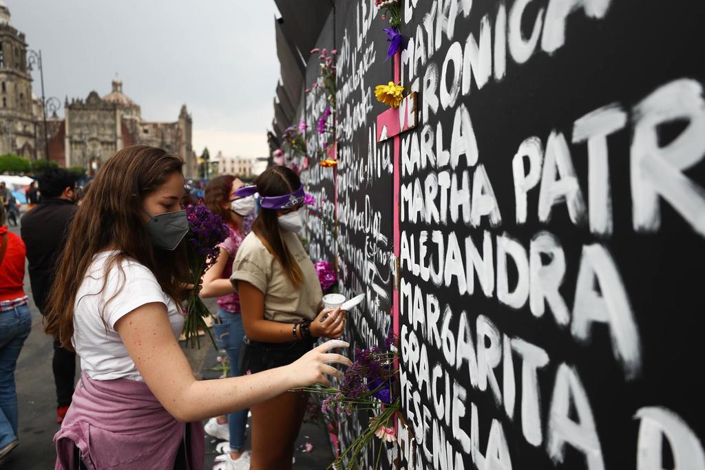 Revela AMLO que pensó dejar vallas en Palacio Nacional en honor a víctimas de feminicidio