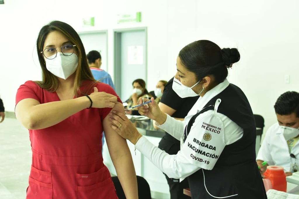 Faltan por vacunar dos mil enfermeras en Durango