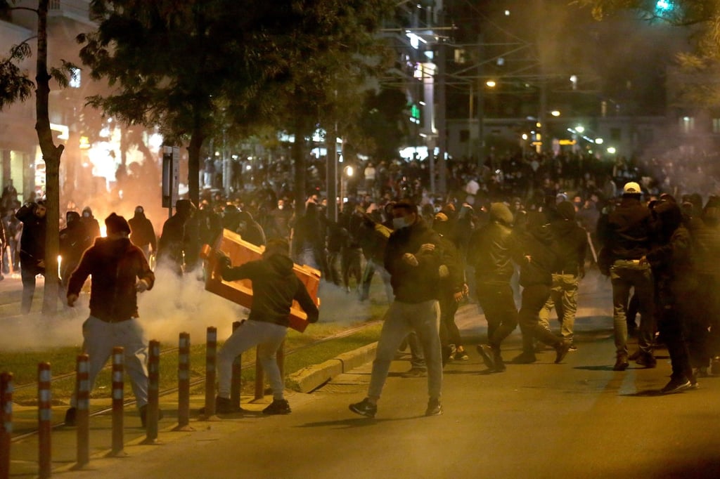 Estudiantes griegos protestan en contra de represión policial