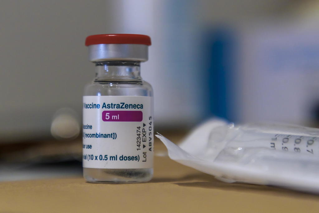 Mantiene Francia la vacunación con AstraZeneca