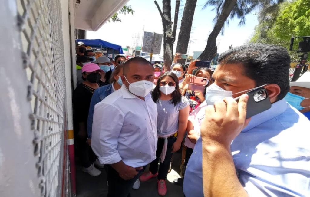 Escolta de delegada del Bienestar en Oaxaca encañona a edil