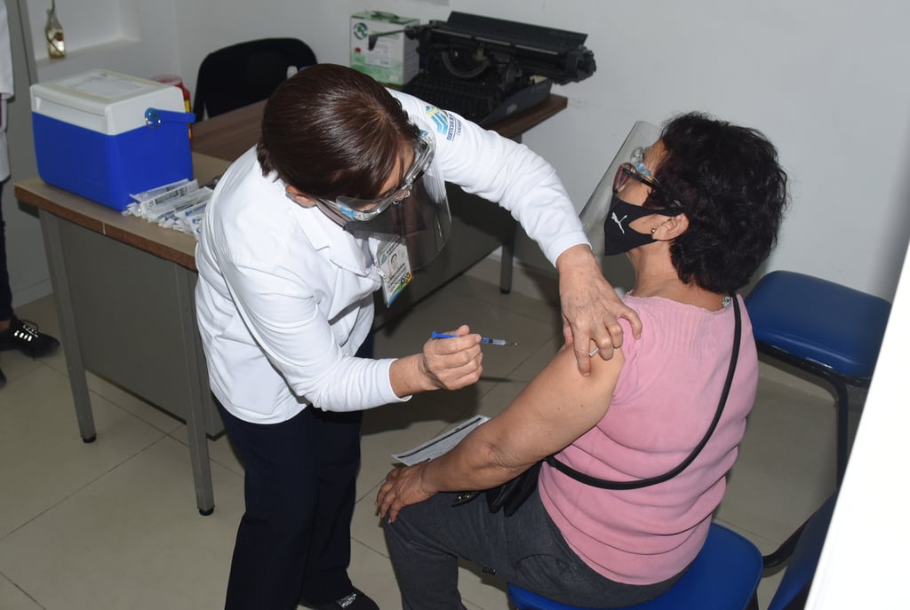 Inicia vacunación anti Covid en Canatlán: SGR
