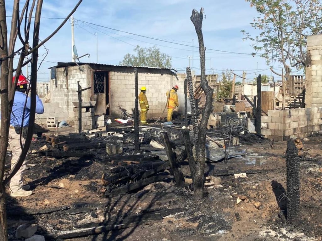 Fuego consume tres locales en Gómez Palacio