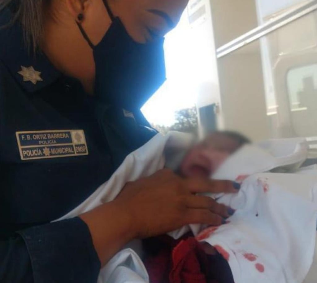 Policías municipales auxilian a joven madre en labor de parto
