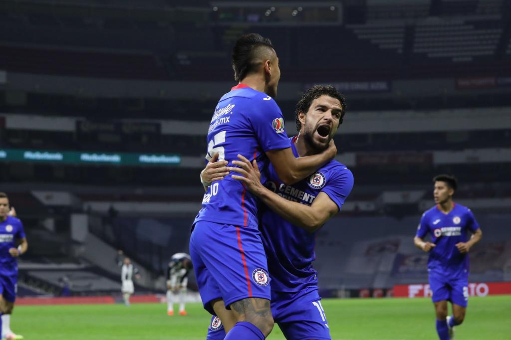 Cruz Azul vence al Monterrey y mantiene el liderato