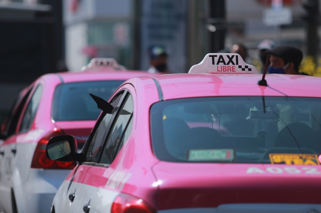 Verifican sin éxito casi 8 mil taxistas en CDMX