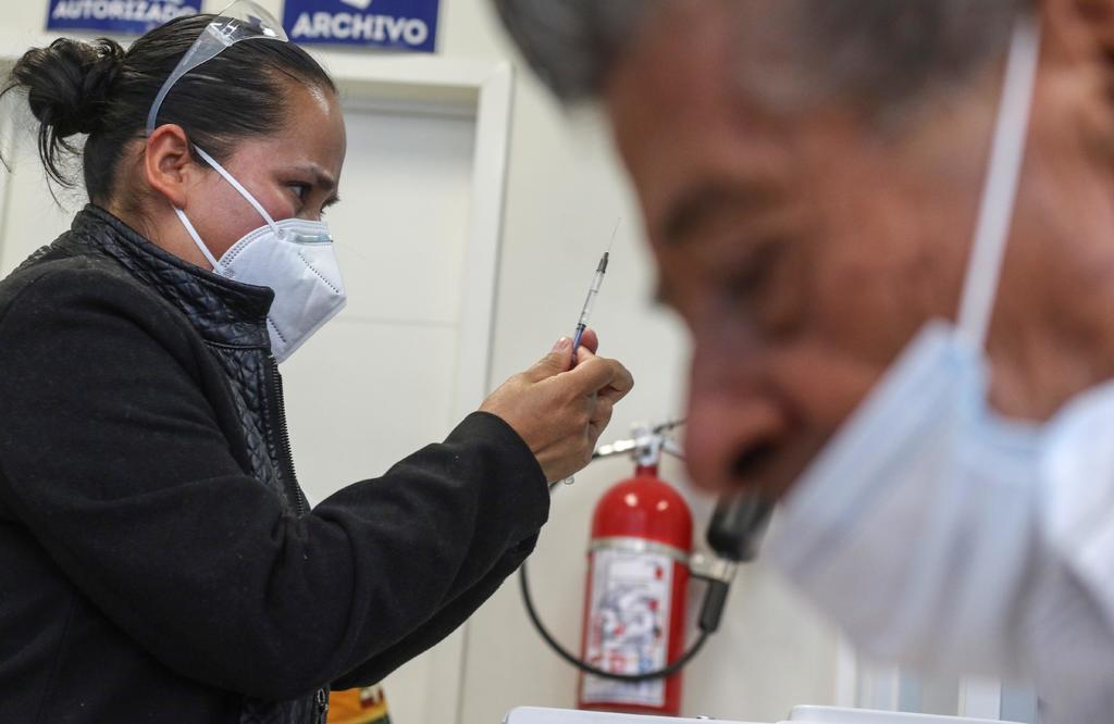 México busca acelerar vacunación con AstraZeneca pese a dudas en otros países