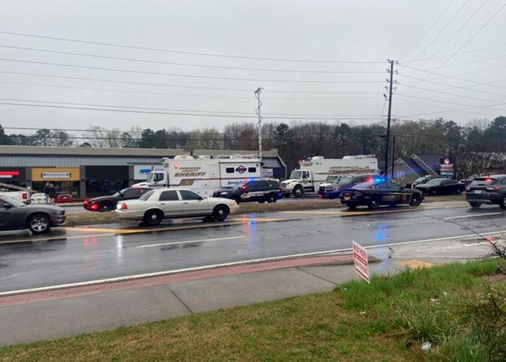 Mueren al menos 7 personas en tiroteos en salas de masaje de Atlanta