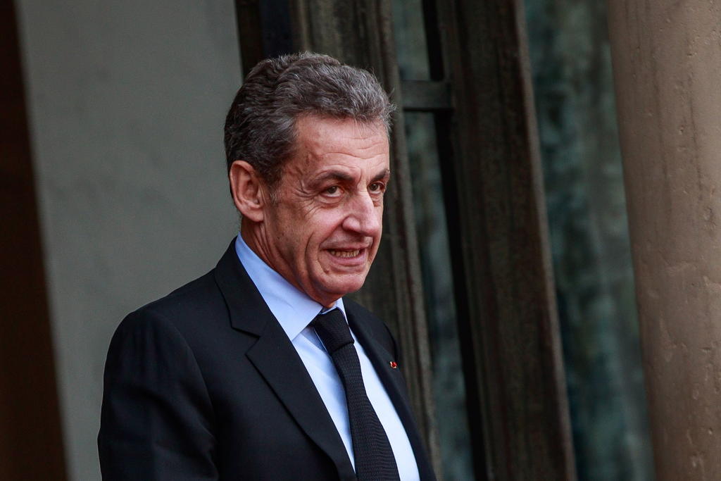Aplazan juicio contra Sarkozy por financiación ilegal de su campaña