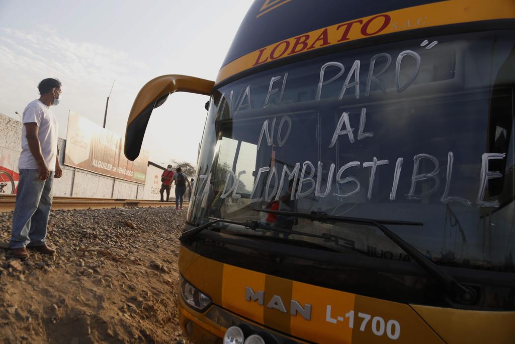 Amenazan transportistas con huelga más grande en una década en Perú