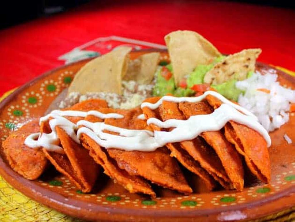 Las enchiladas en salsa de cacahuate al estilo San Luis Potosí