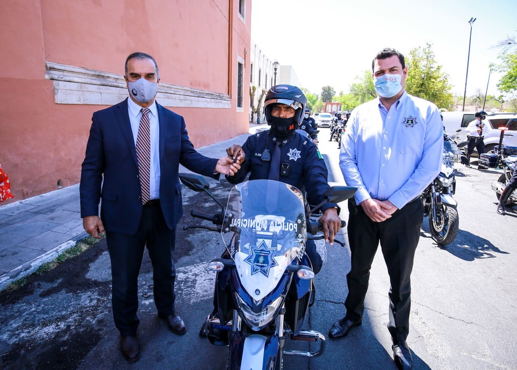 Entrega Municipio 21 motocicletas para seguridad de Durango