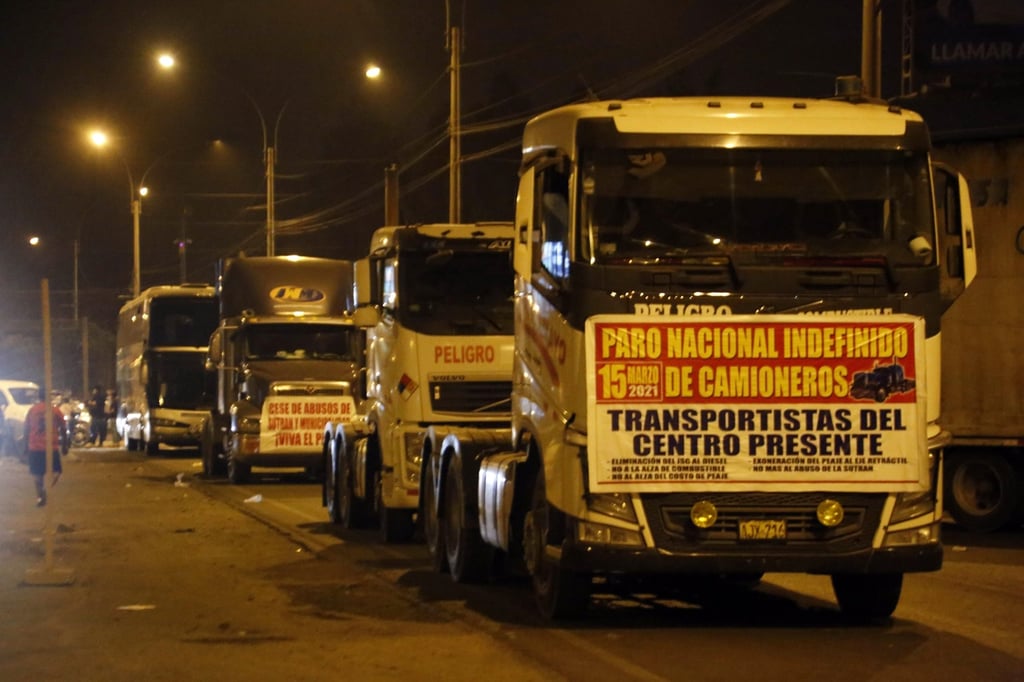 Transportistas amagan con huelga más amplia