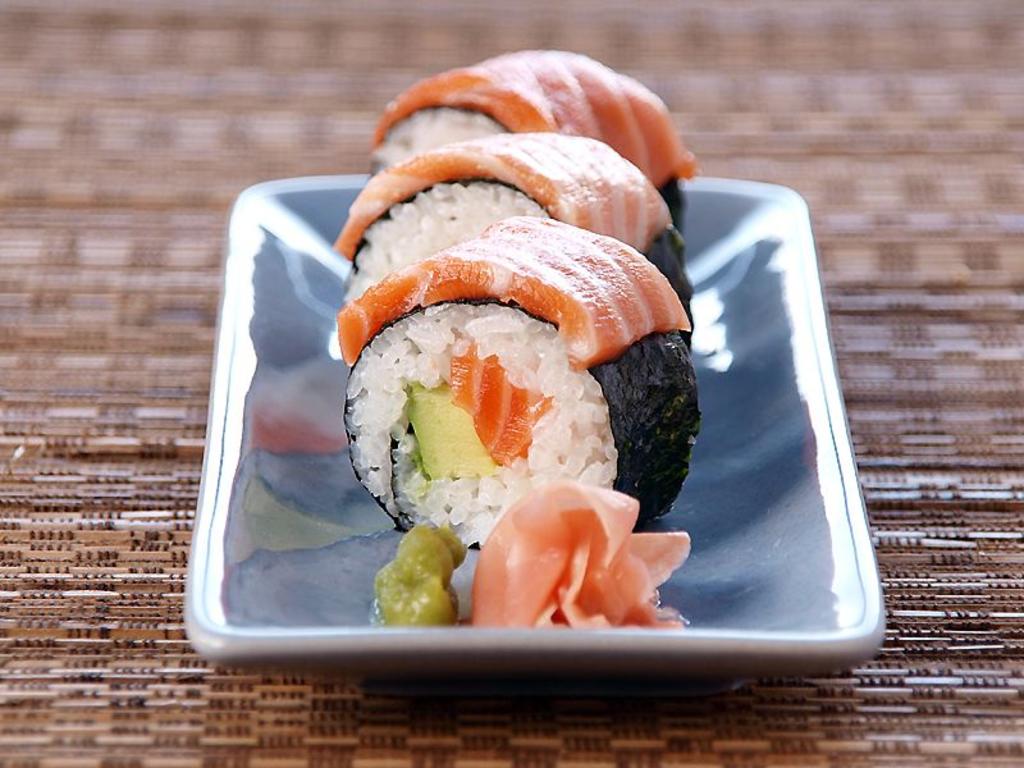 Cambian legalmente su nombre a ‘Salmón’ para recibir sushi gratis