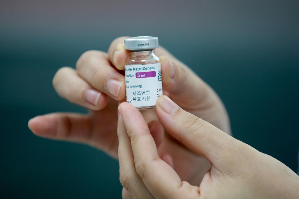 Afirma EMA que vacuna de AstraZeneca es segura; avala su uso