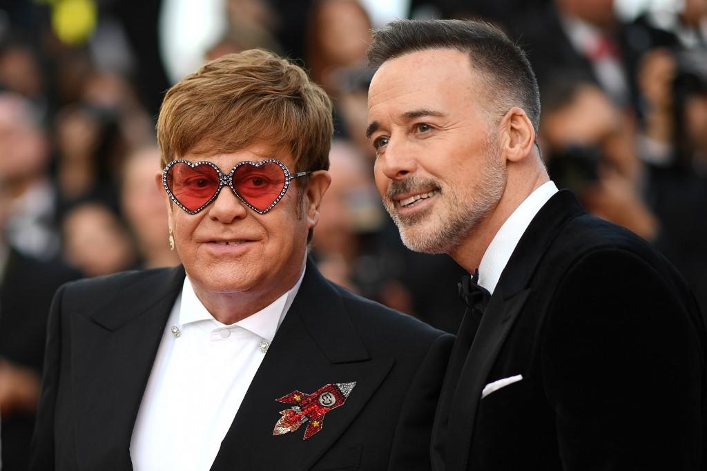 Así responde Elton John al Vaticano tras negarse a bendecir uniones homosexuales