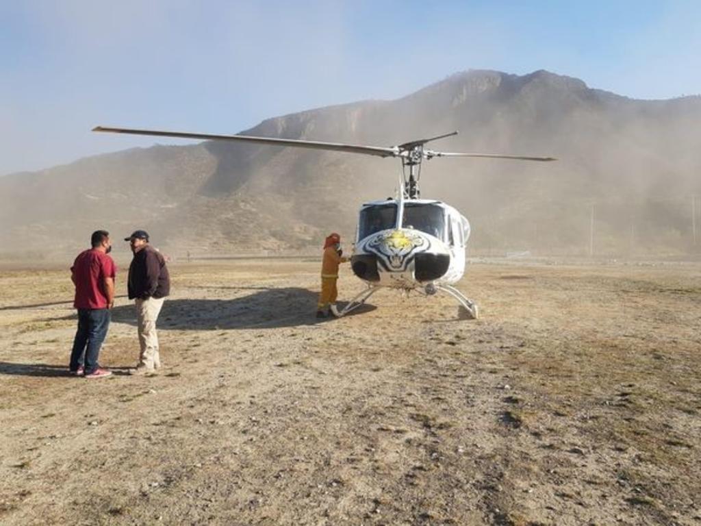 Nuevo León suma helicópteros para sofocar incendio en sierra Santiago