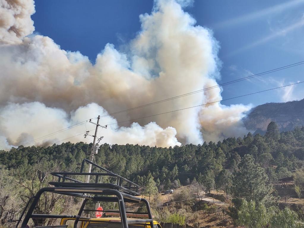Coahuila en alerta por incendio en Sierra de Arteaga; desalojan más comunidades