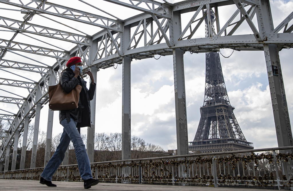 París y un tercio de Francia afrontan su tercer confinamiento