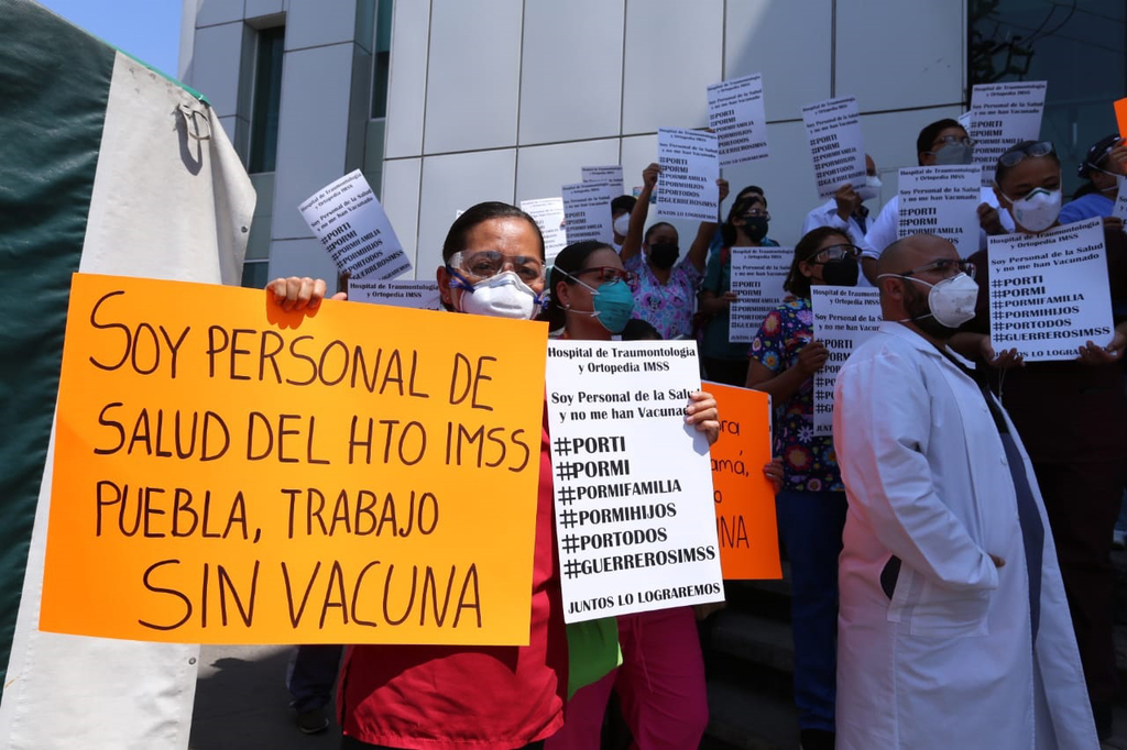Médicos en Puebla exigen vacunas