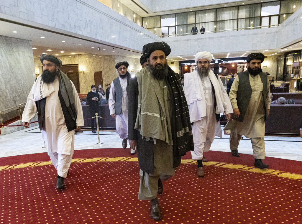 Talibán advierte a EUA de seguir en Afganistán
