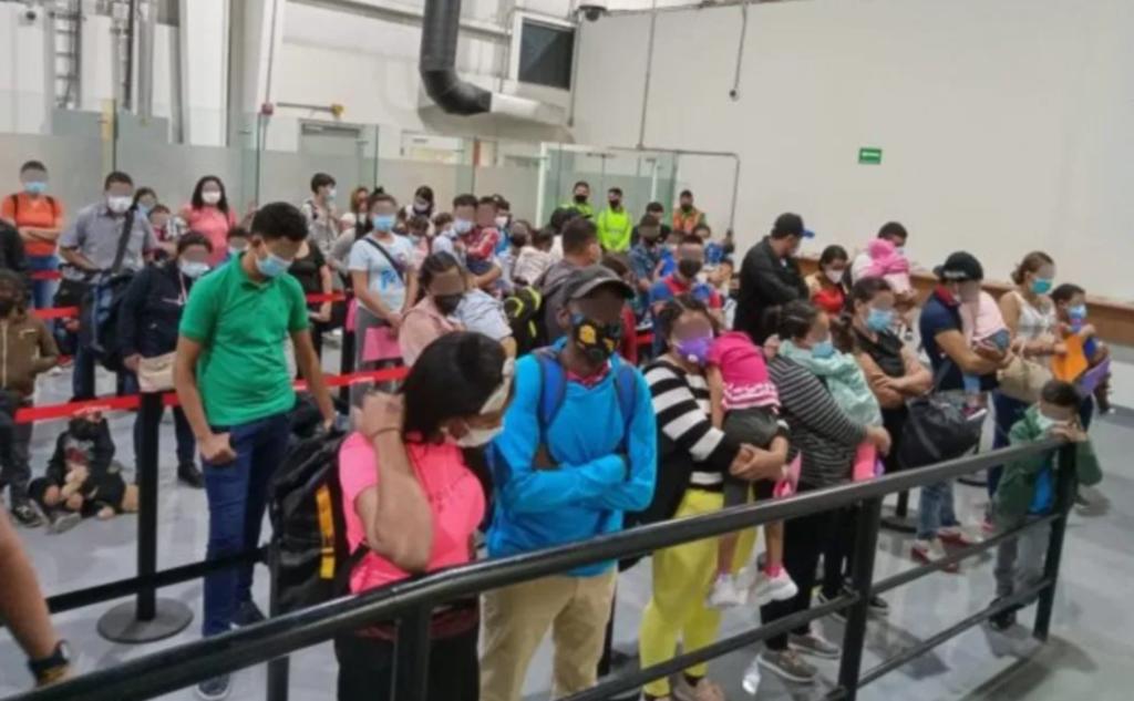 Migrantes centroamericanos son detenidos por autoridades mexicanas en Monterrey