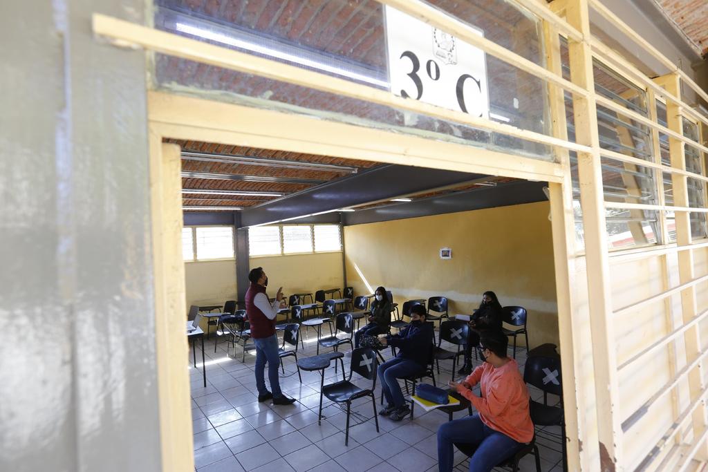 Escuelas de México, en abandono a un año sin alumnos