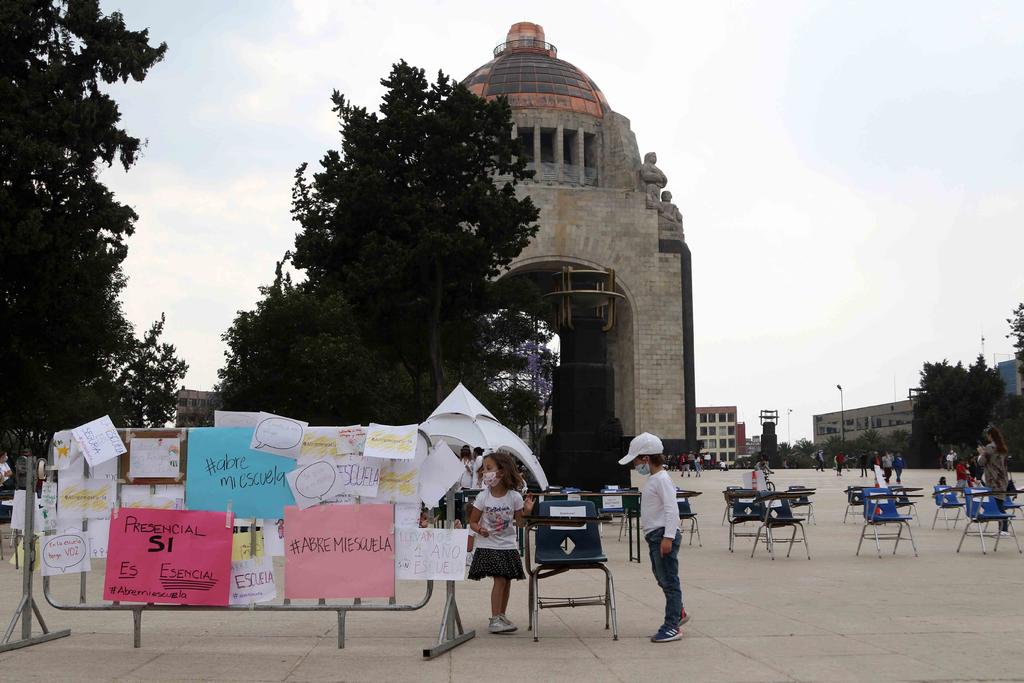Con manifestación, exigen reapertura de escuelas en México