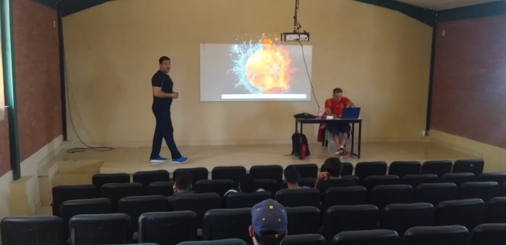Se vive un exitoso curso de basquetbol en Peñón Blanco