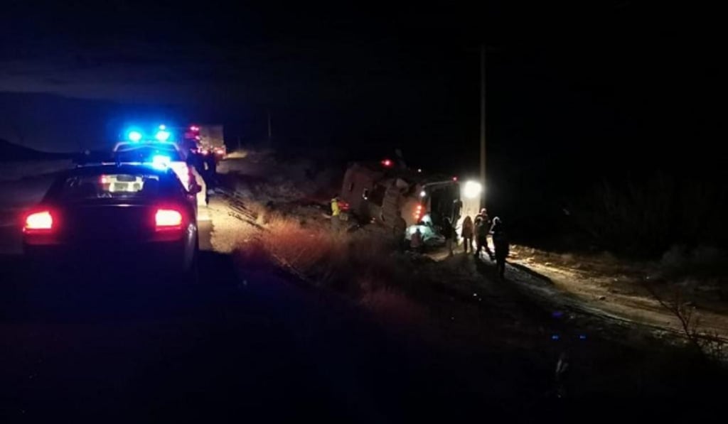Autobús que salió de Durango vuelca en carretera a Juárez; 4 muertos y varios lesionados