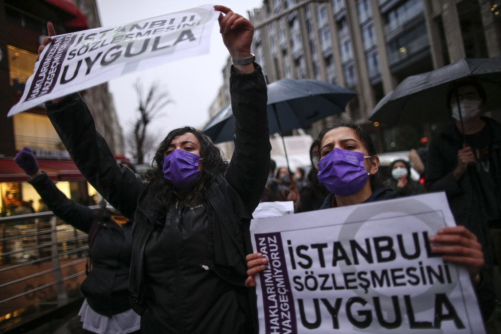 Turquía, en crisis por medidas de Erdogan