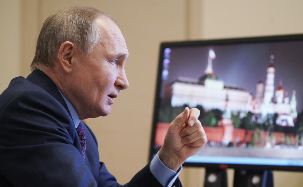 Se vacuna Putin contra COVID-19; rusos siguen reticentes