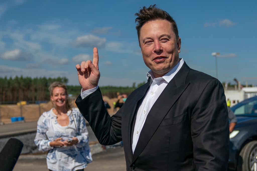 Puedes comprar un Tesla con bitcoin: Elon Musk