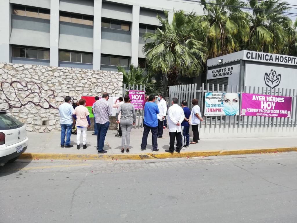 Se manifiesta personal del ISSSTE Gómez Palacio para exigir vacunas antiCOVID