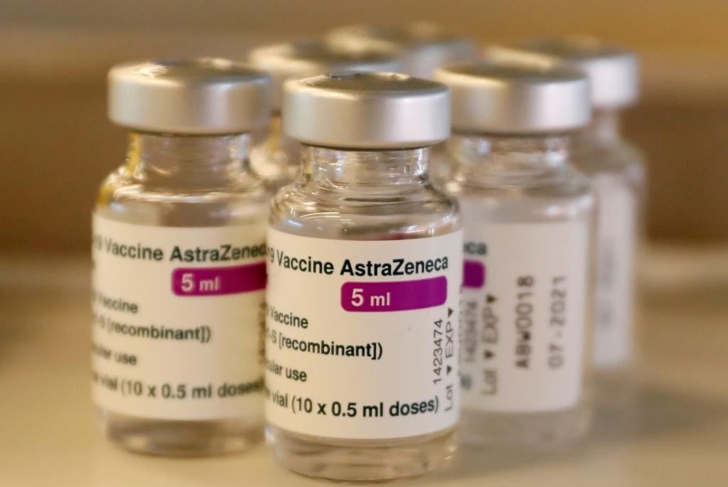 Ajusta AstraZeneca efectividad de su vacuna contra COVID tras estudio en EUA