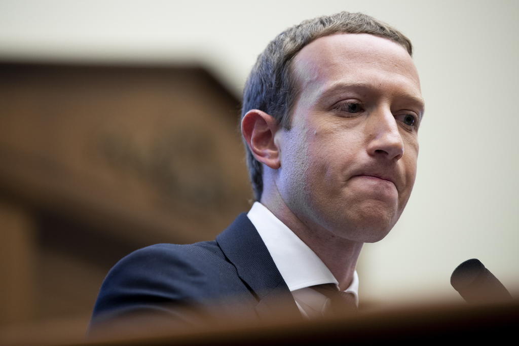 Zuckerberg defiende a Facebook; culpa a Trump de asalto al Capitolio