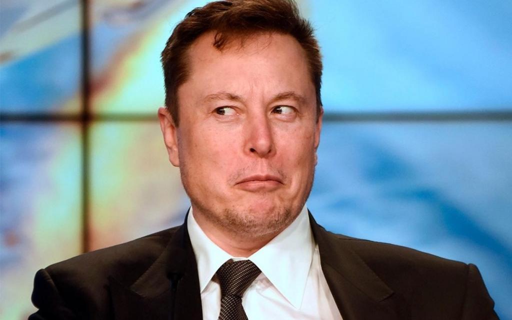 'Tesla superará a Apple'; asegura Elon Musk en un tuit antes de arrepentirse y borrarlo