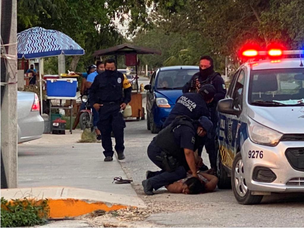 Muere mujer tras ser sometida por municipales en Quintana Roo