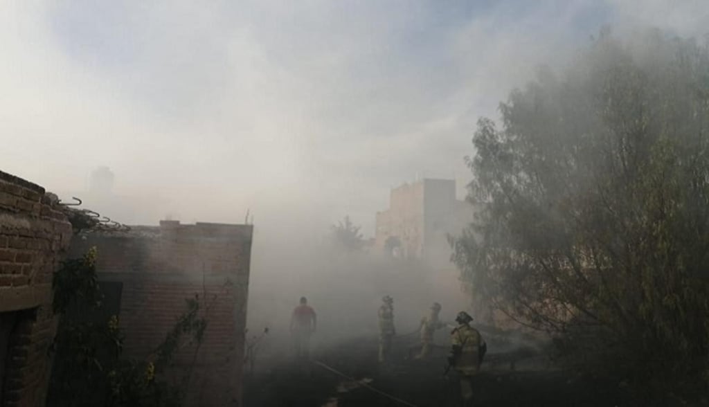 Sofocan incendio de pastizal en la colonia Jalisco