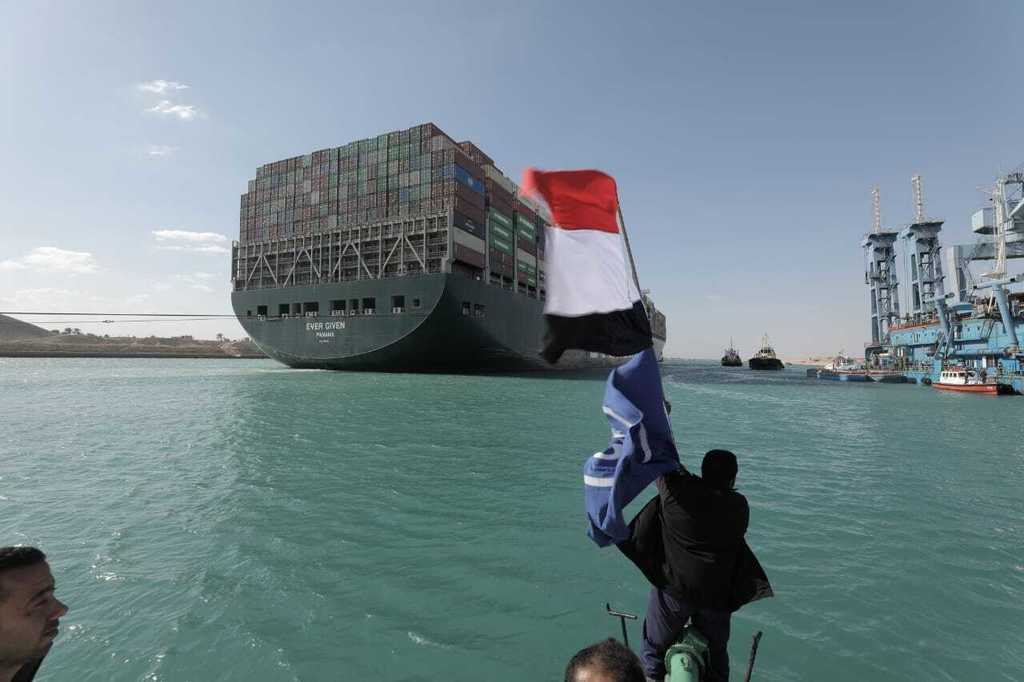 Termina crisis en el canal de Suez