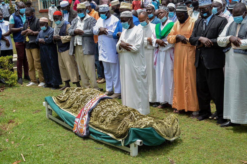 'Abuela' keniana de Obama recibe sepultura en un sepelio islámico