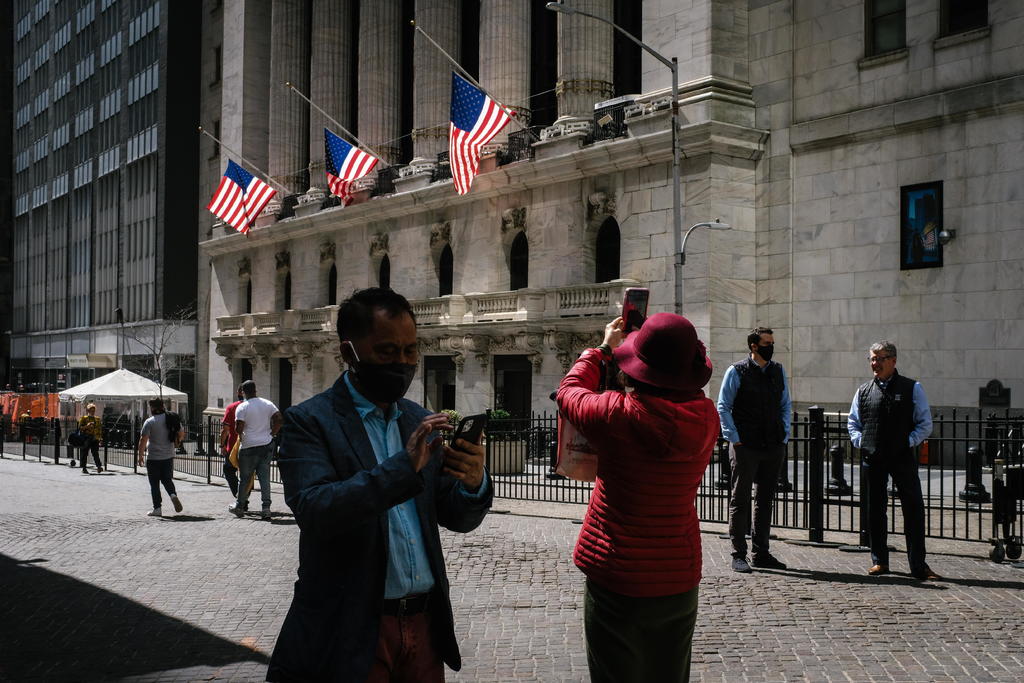 Inicia Wall Street con jornada mixta