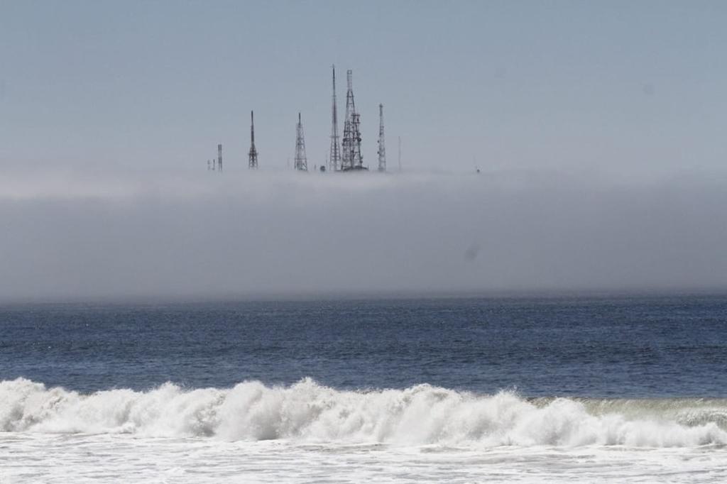 Densa neblina 'ahuyenta' a turistas en playas de Mazatlán