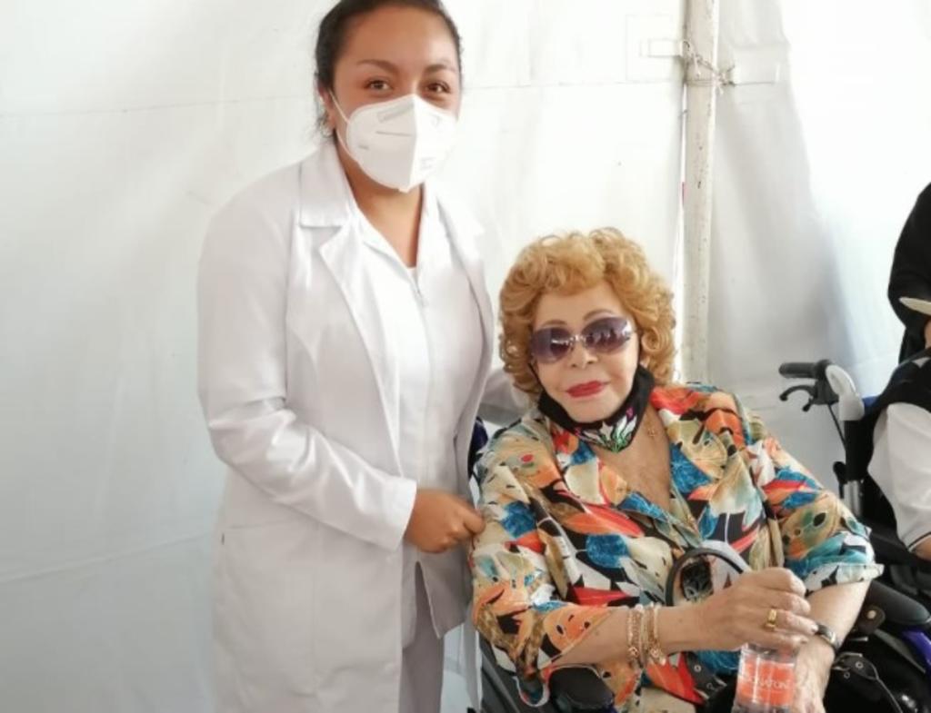 Silvia Pinal recibe segunda dosis de vacuna antiCOVID