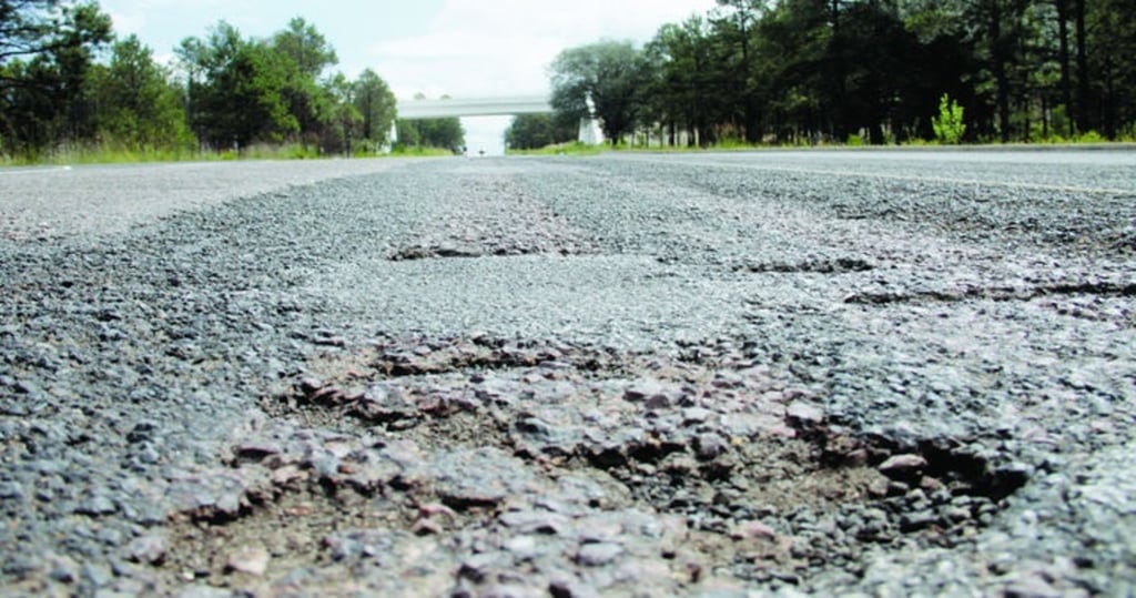Reportan 200 kilómetros de carreteras en mal estado
